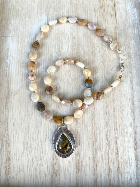 Quiet Necklace / special for Gen