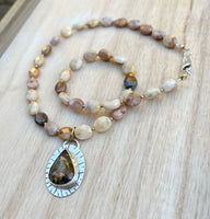 Quiet Necklace / special for Gen