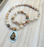 Quiet Necklace / special for Gen